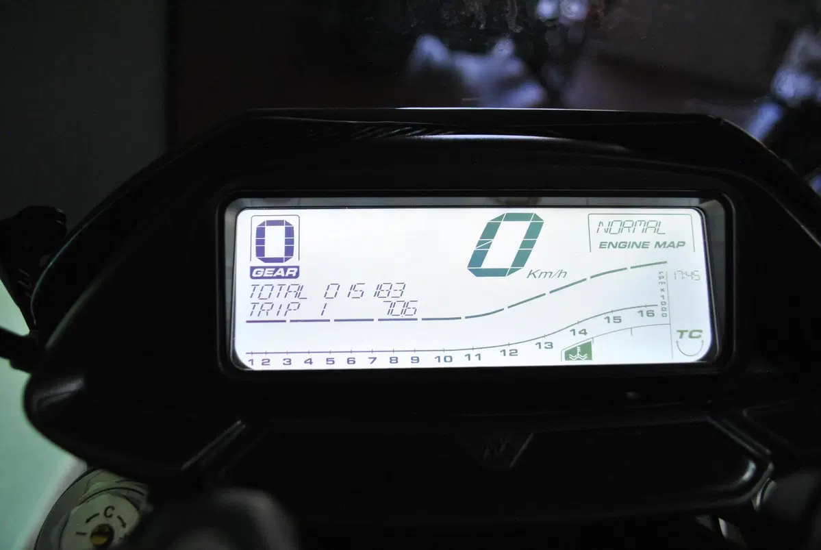 MV Agusta Rivale 800 EAS ABS (2013 - 17) (5)