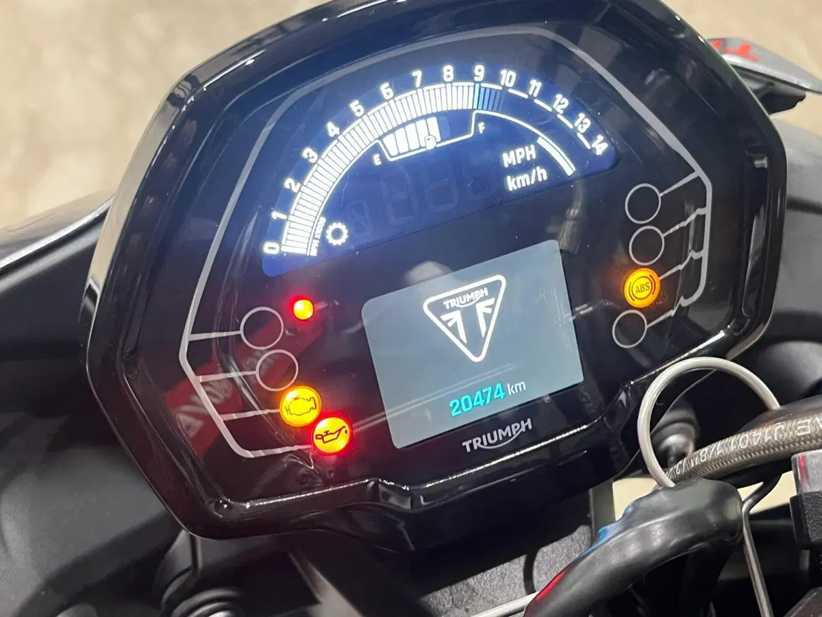 Triumph Street Triple 765 R (2023 - 26) (2)