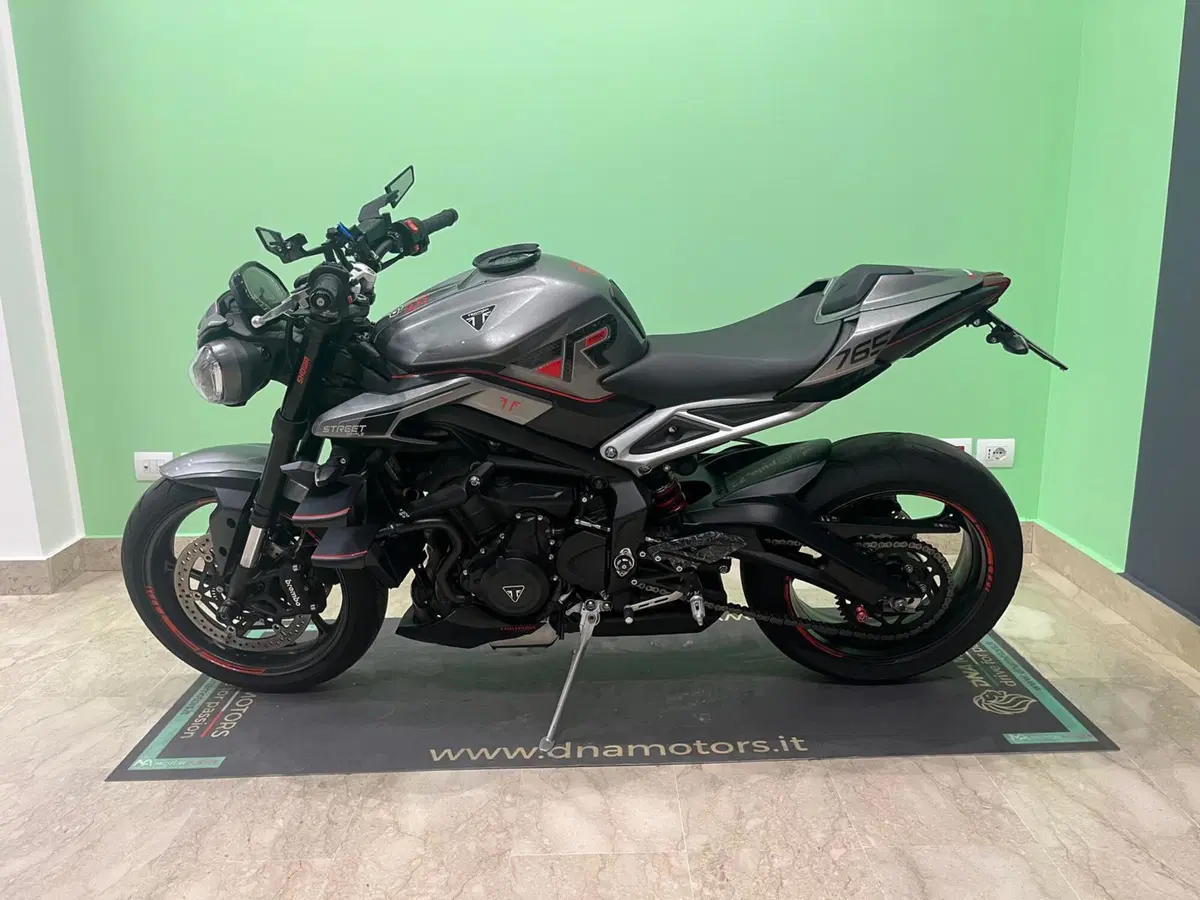 Triumph Street Triple 765 R (2023 - 26) (3)