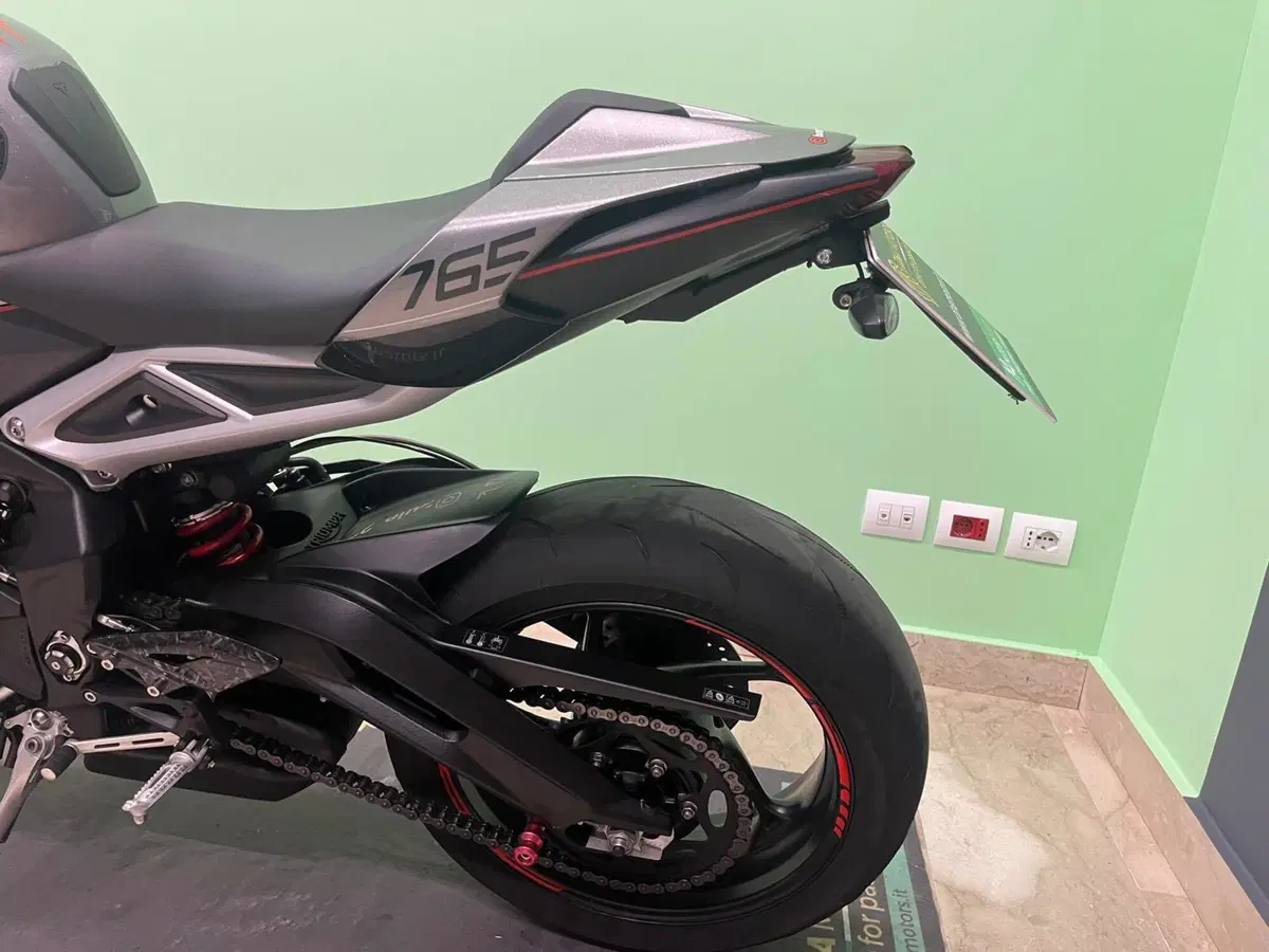 Triumph Street Triple 765 R (2023 - 26) (7)