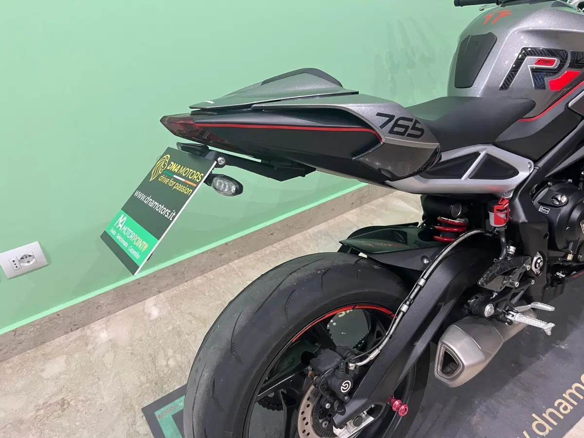 Triumph Street Triple 765 R (2023 - 26) (10)