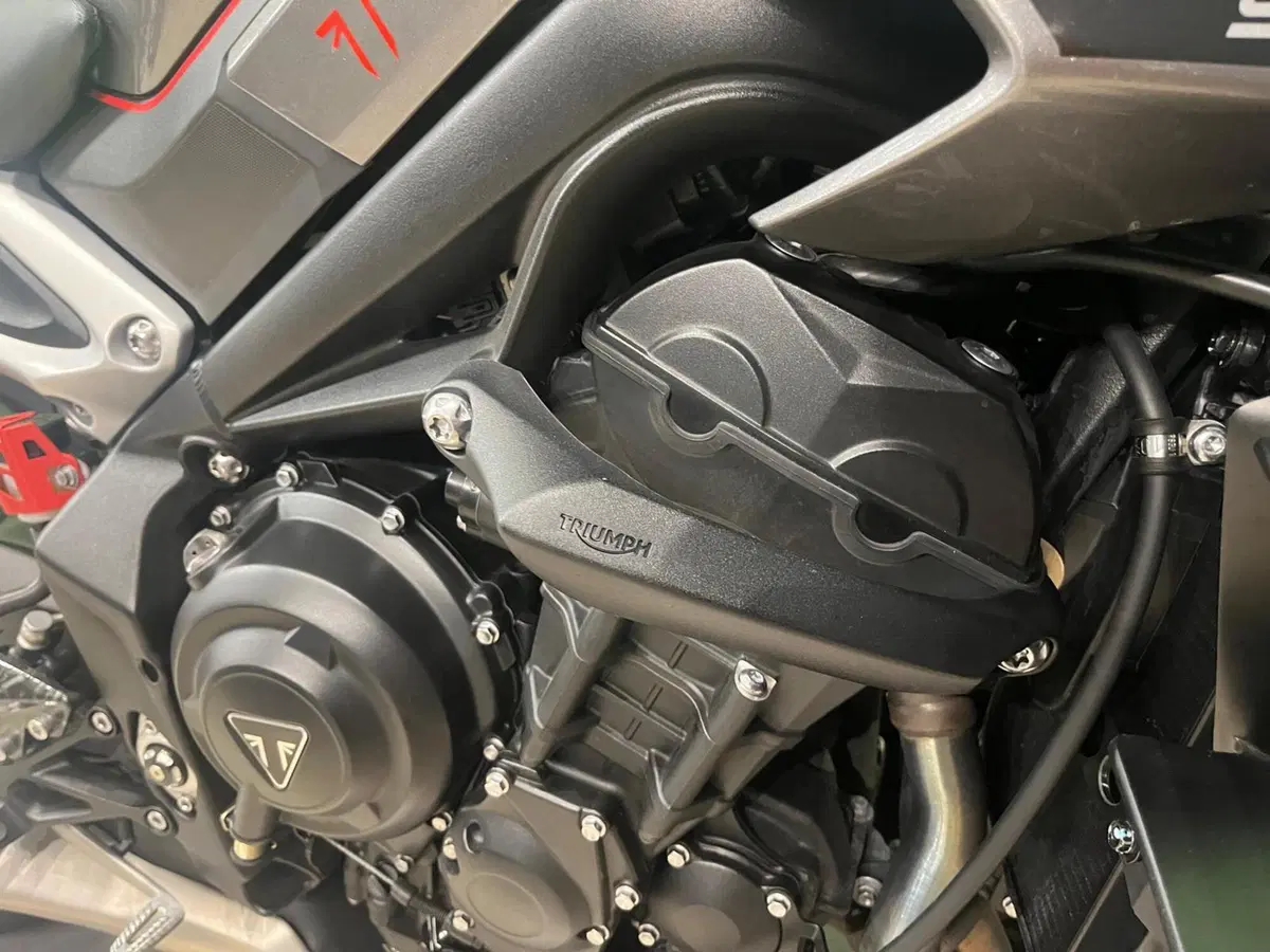 Triumph Street Triple 765 R (2023 - 26) (17)