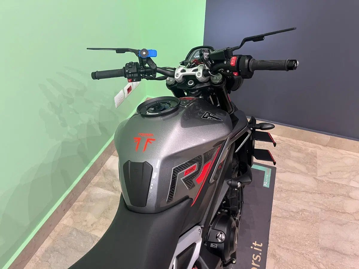 Triumph Street Triple 765 R (2023 - 26) (18)
