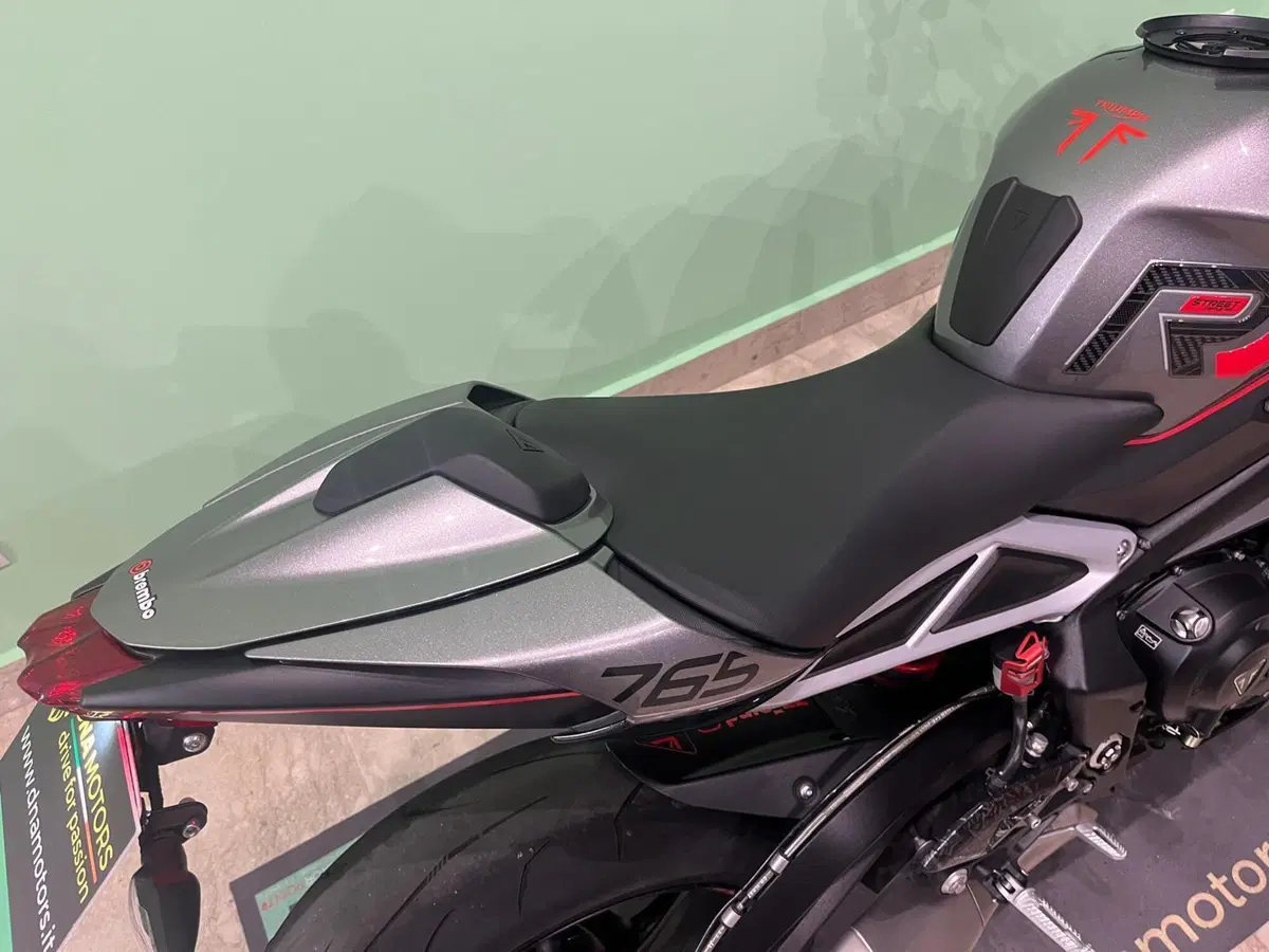 Triumph Street Triple 765 R (2023 - 26) (19)