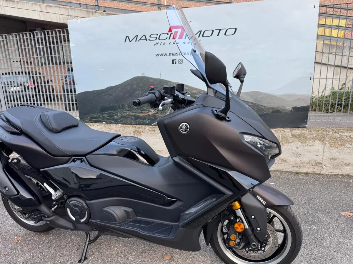 Yamaha T-Max 560 Tech Max (2022 - 24) (2)