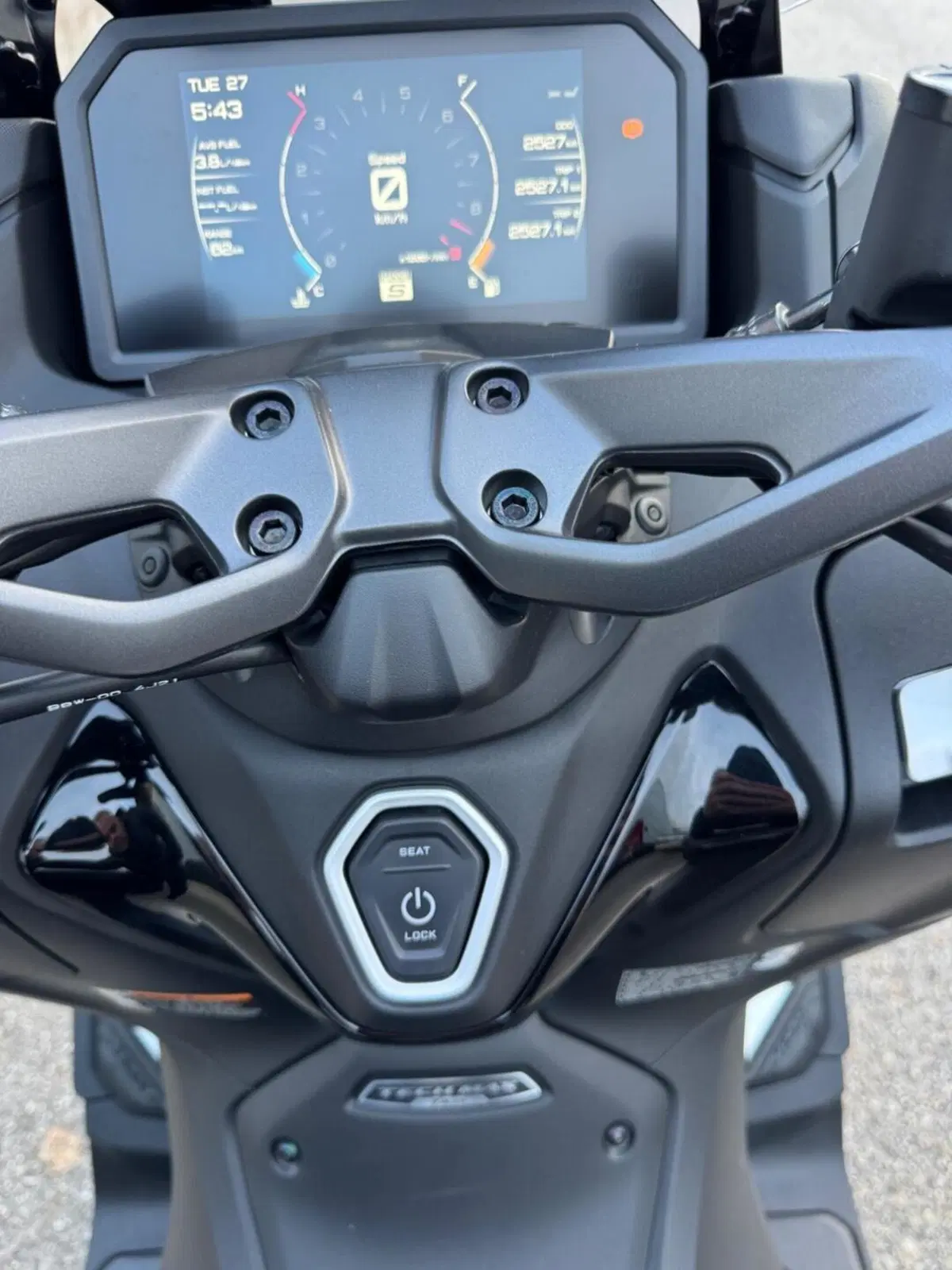 Yamaha T-Max 560 Tech Max (2022 - 24) (7)