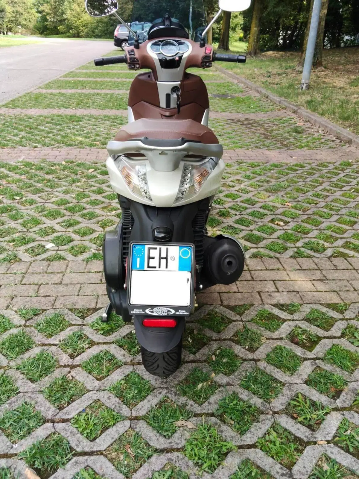 Piaggio Beverly 300 i.e. ABS-ASR (2016 - 20) (3)