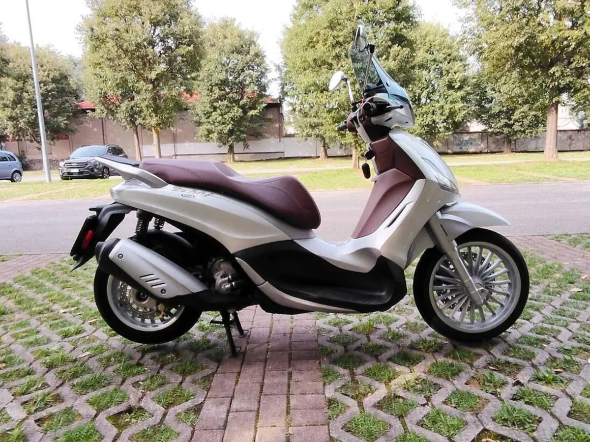 Piaggio Beverly 300 i.e. ABS-ASR (2016 - 20) (4)