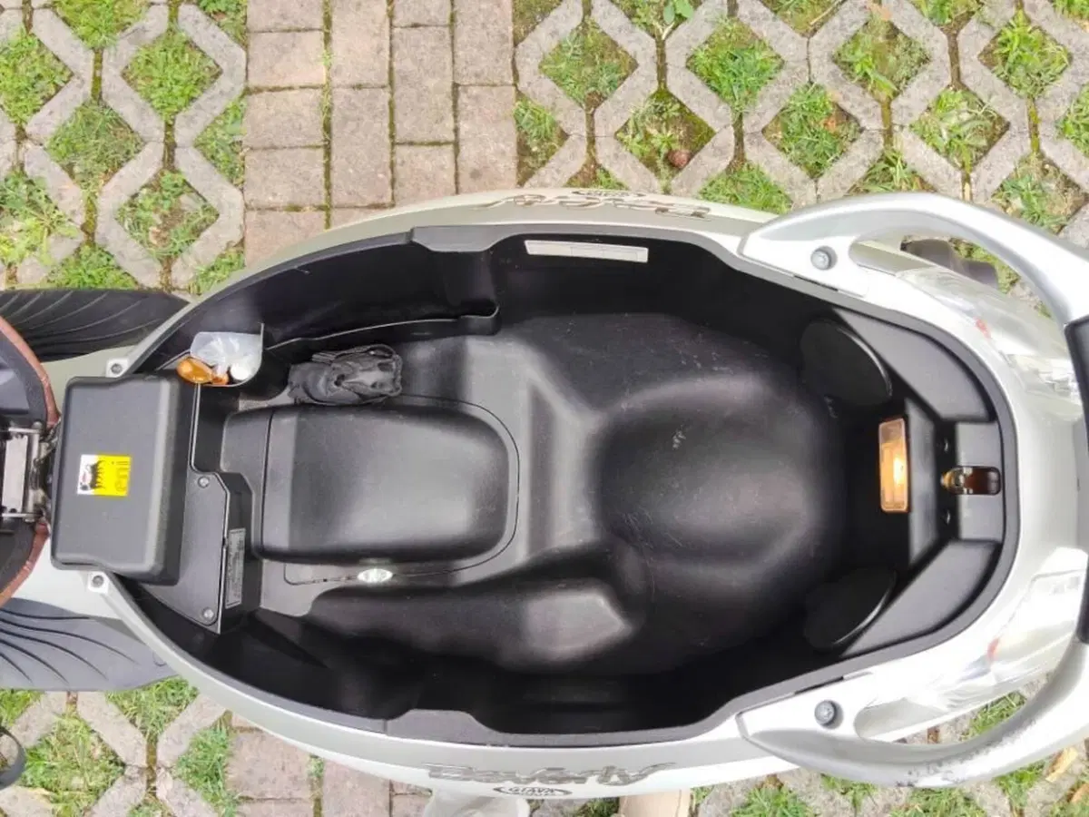 Piaggio Beverly 300 i.e. ABS-ASR (2016 - 20) (5)