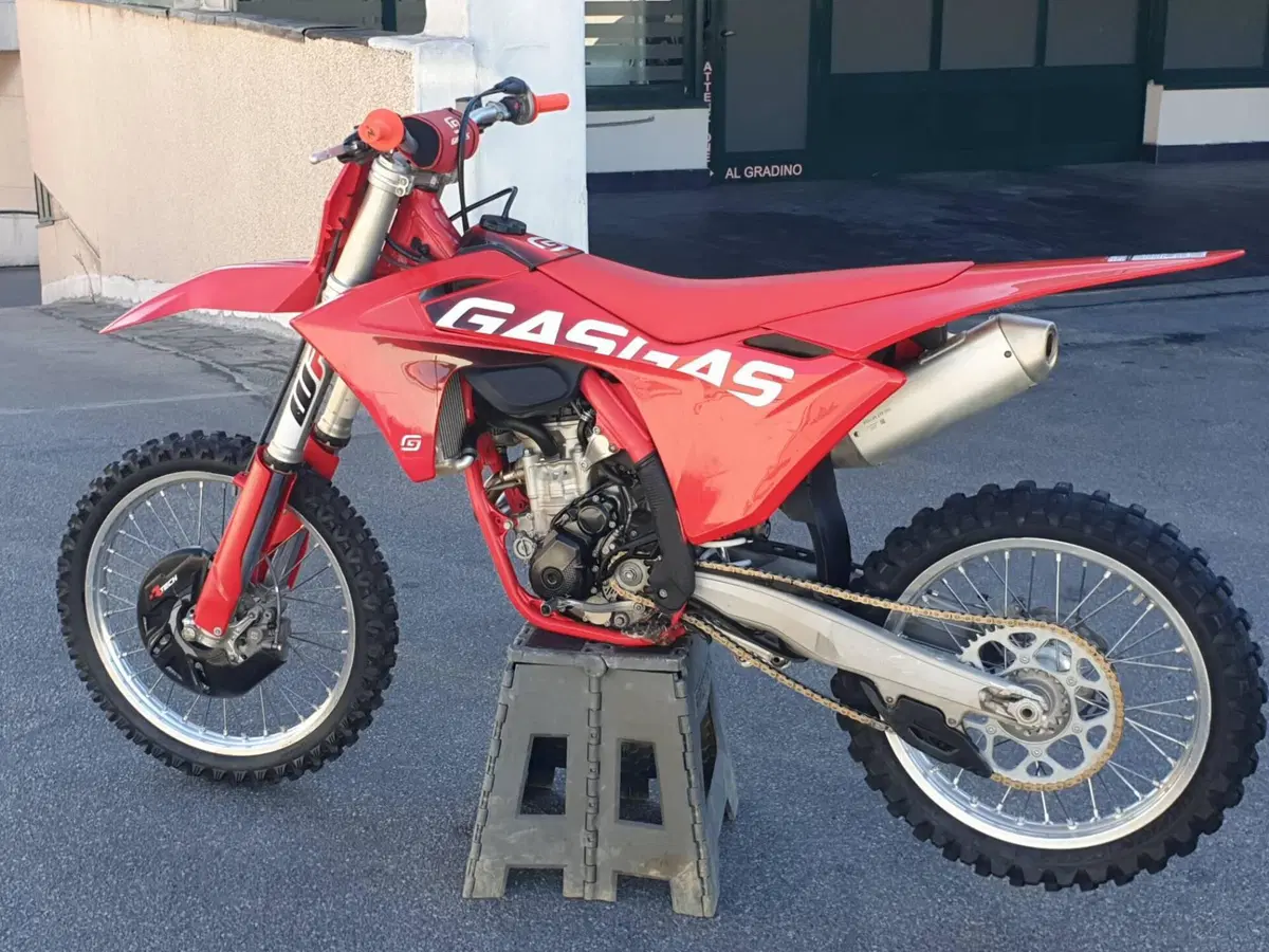 GASGAS MC 250 F (2024) (2)