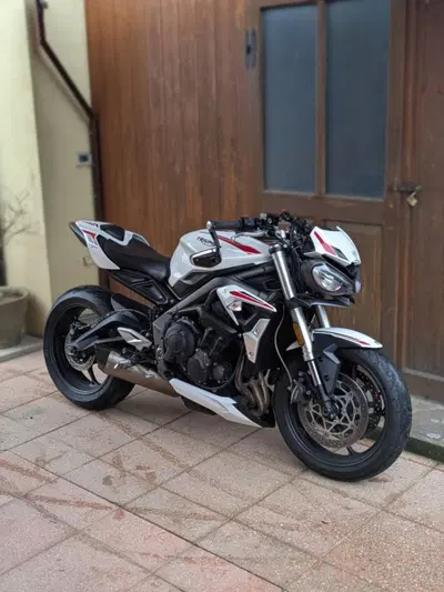 Triumph Street Triple S (2020 - 23) usata