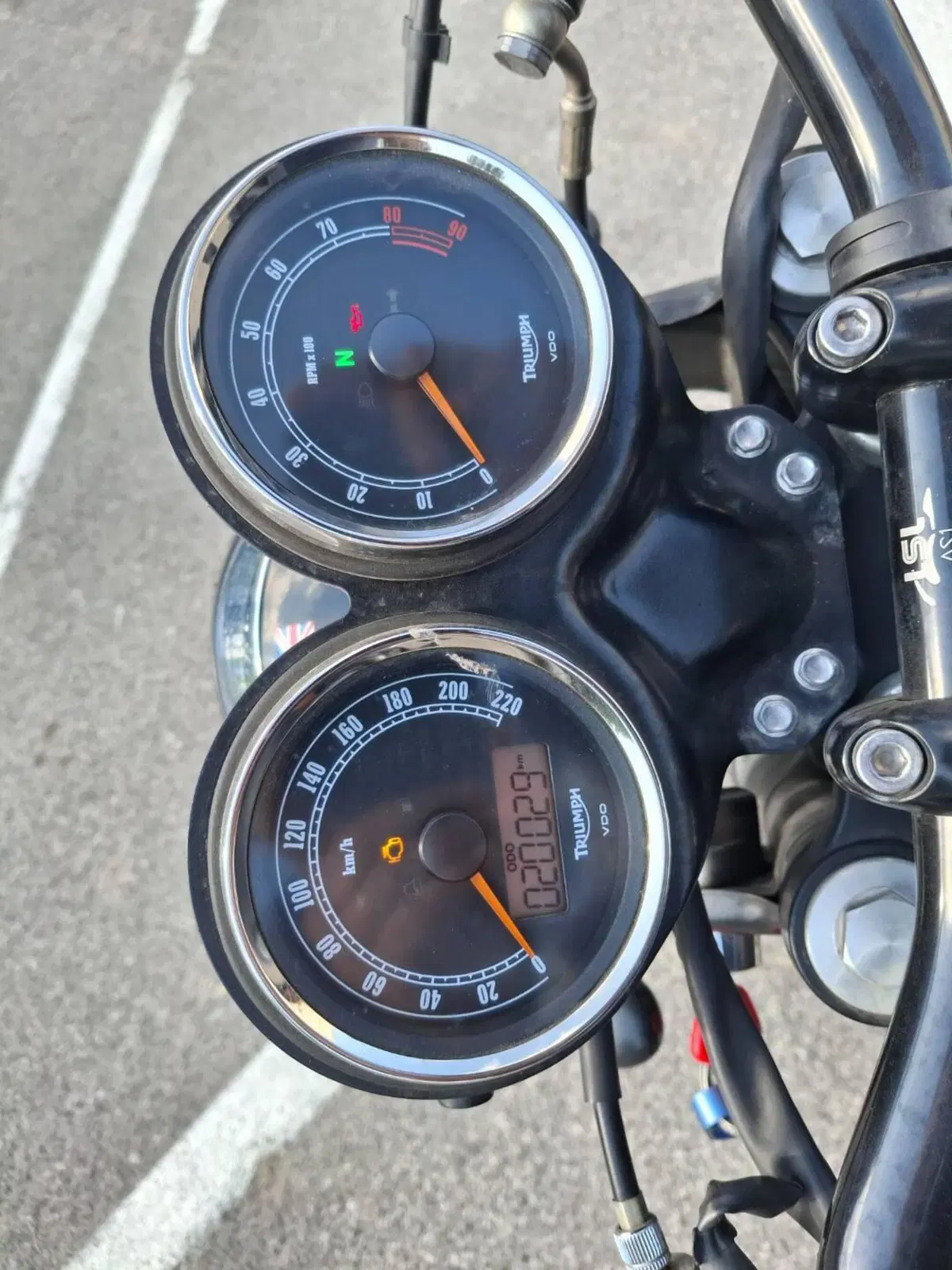 Triumph Bonneville T100 SE (2014) (8)