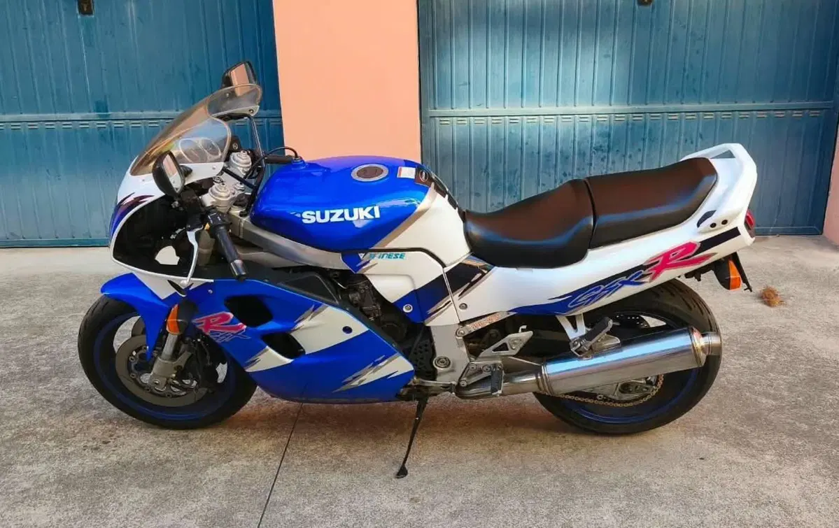 Suzuki GSX-R tipo GU75B 05/1993 (2)