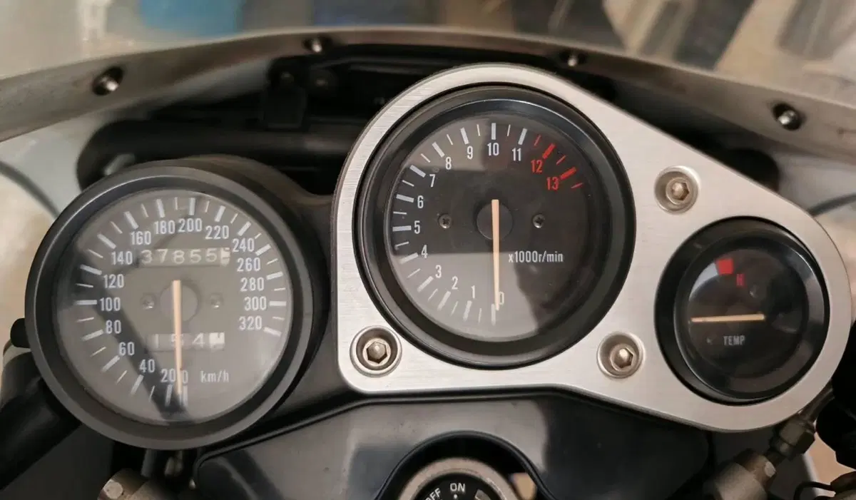 Suzuki GSX-R tipo GU75B 05/1993 (10)