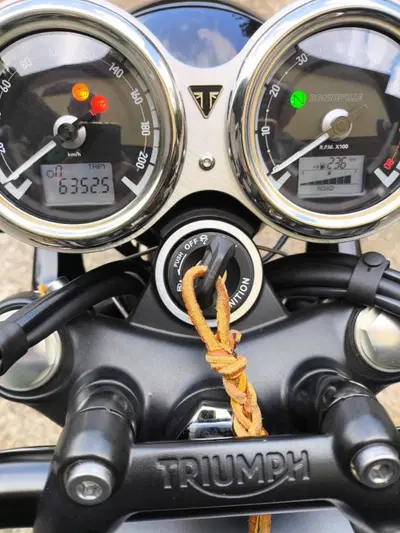 Triumph Bonneville T120 Black (2021 - 25) usata