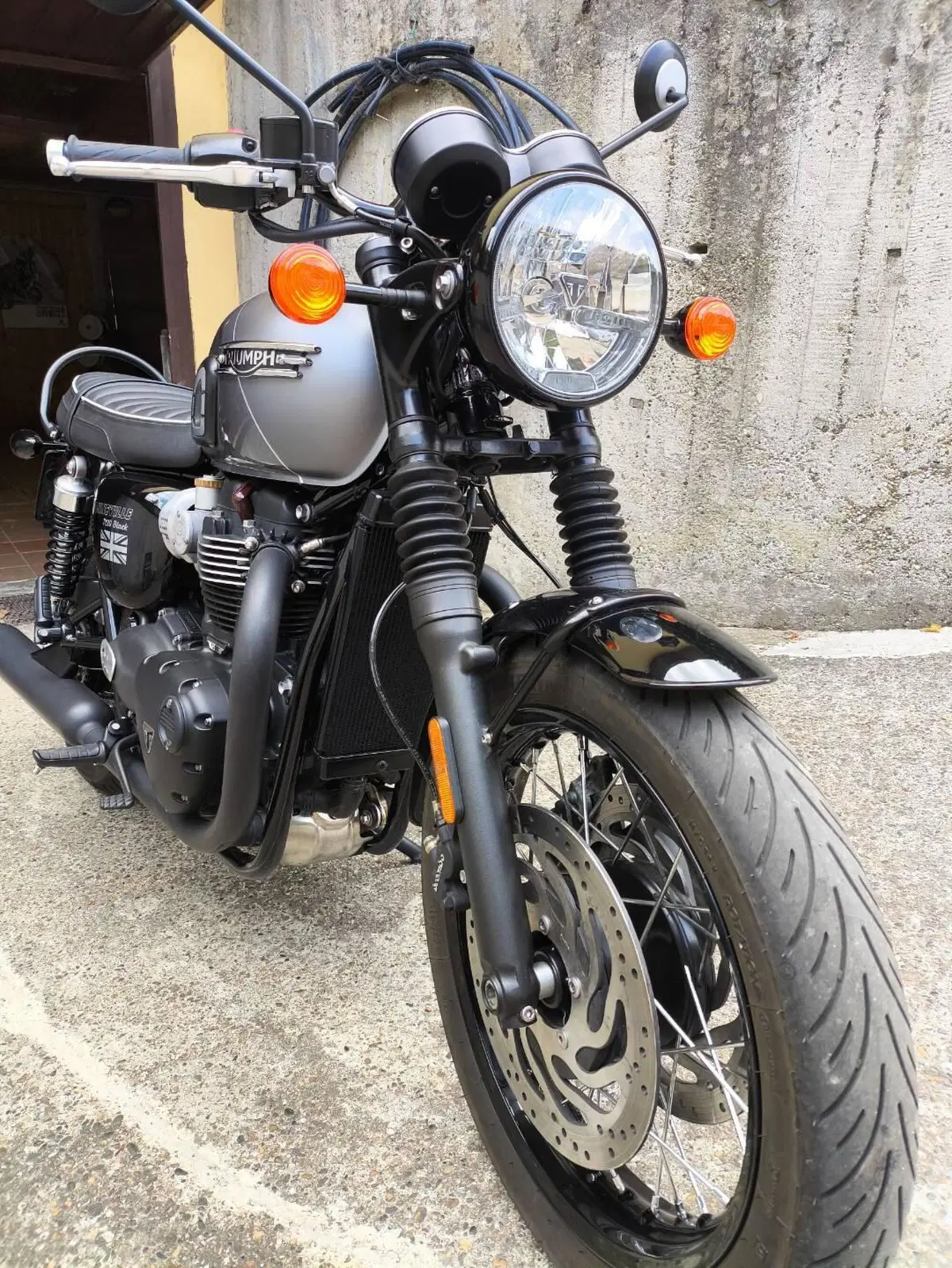 Triumph Bonneville T120 Black (2021 - 25) (2)