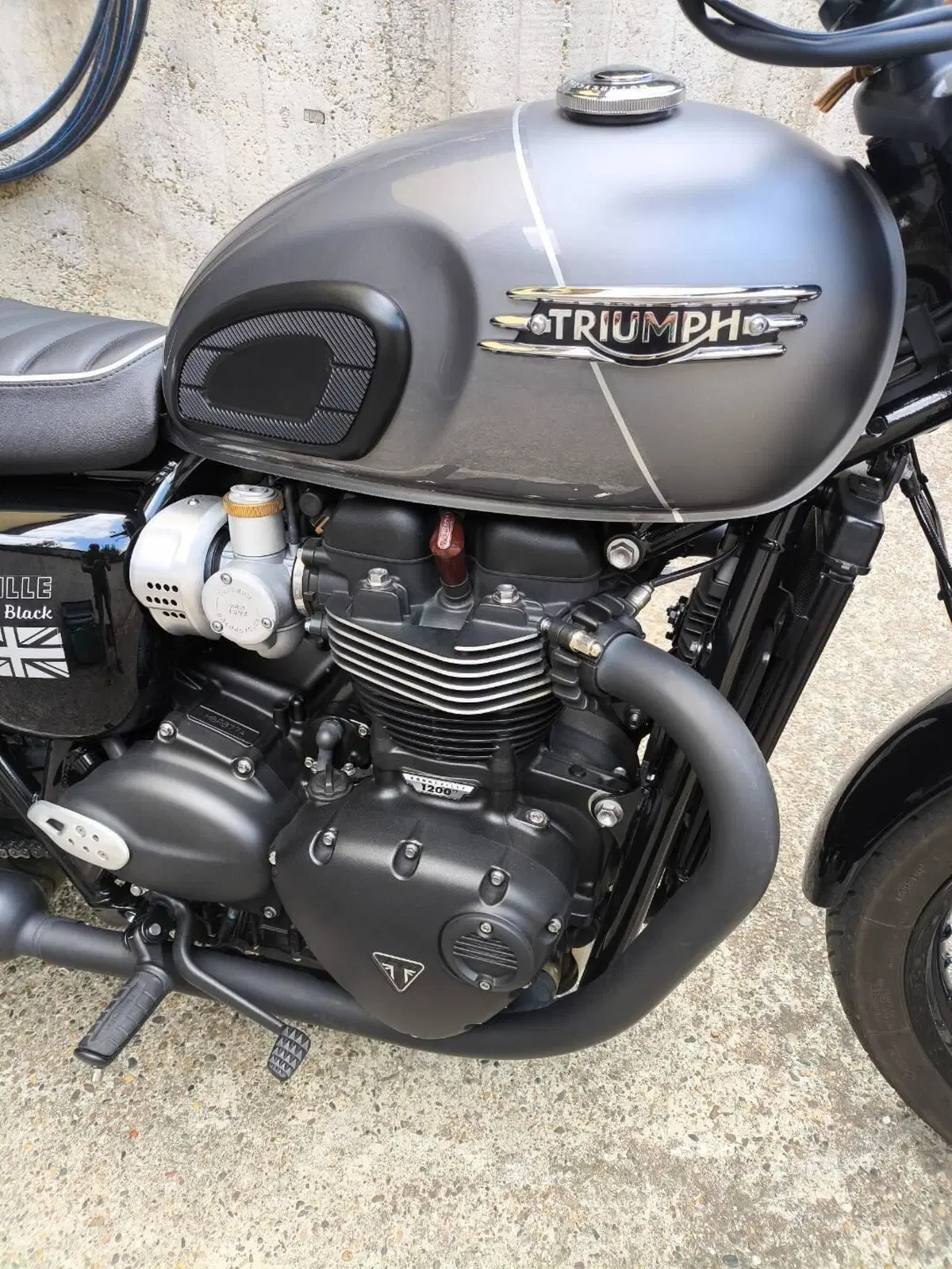 Triumph Bonneville T120 Black (2021 - 25) (3)