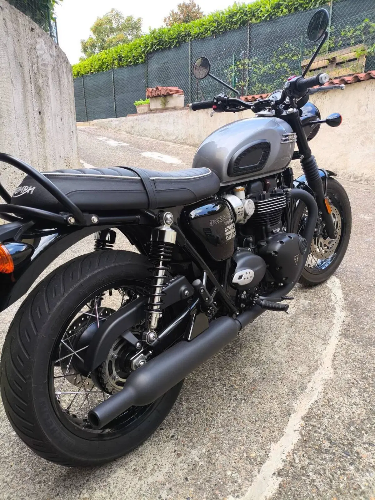 Triumph Bonneville T120 Black (2021 - 25) (4)