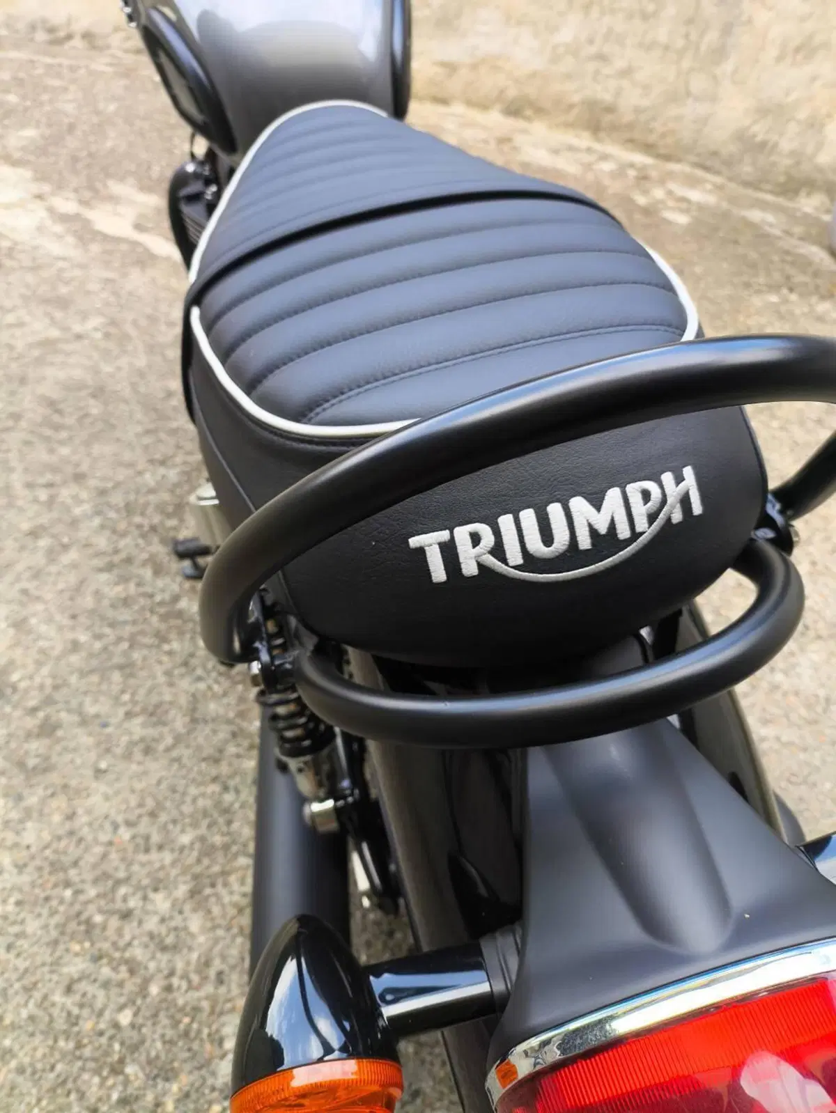 Triumph Bonneville T120 Black (2021 - 25) (5)