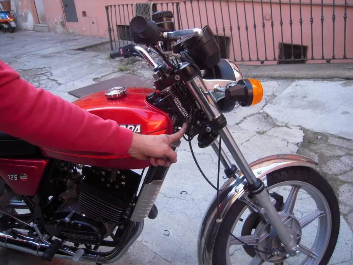 Laverda 125LZ (4)
