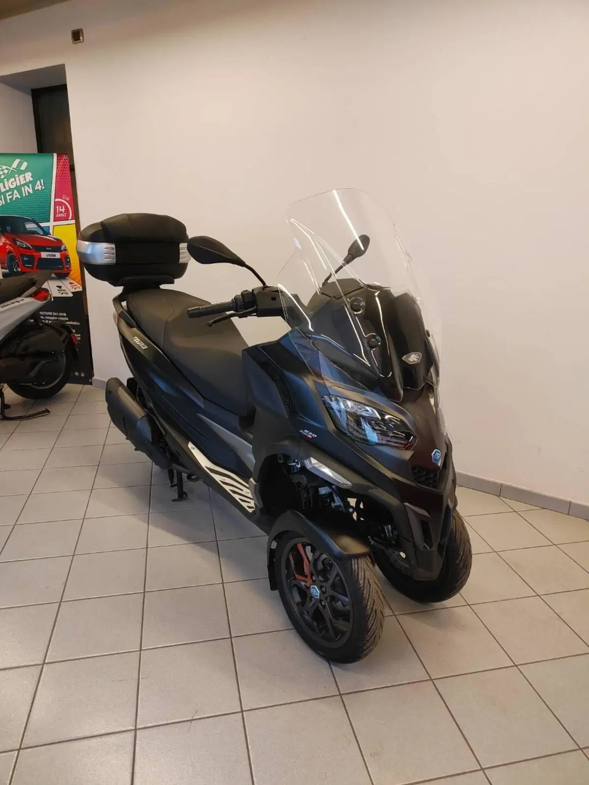 Piaggio MP3 530 ABS Hpe (2023 - 24) (2)