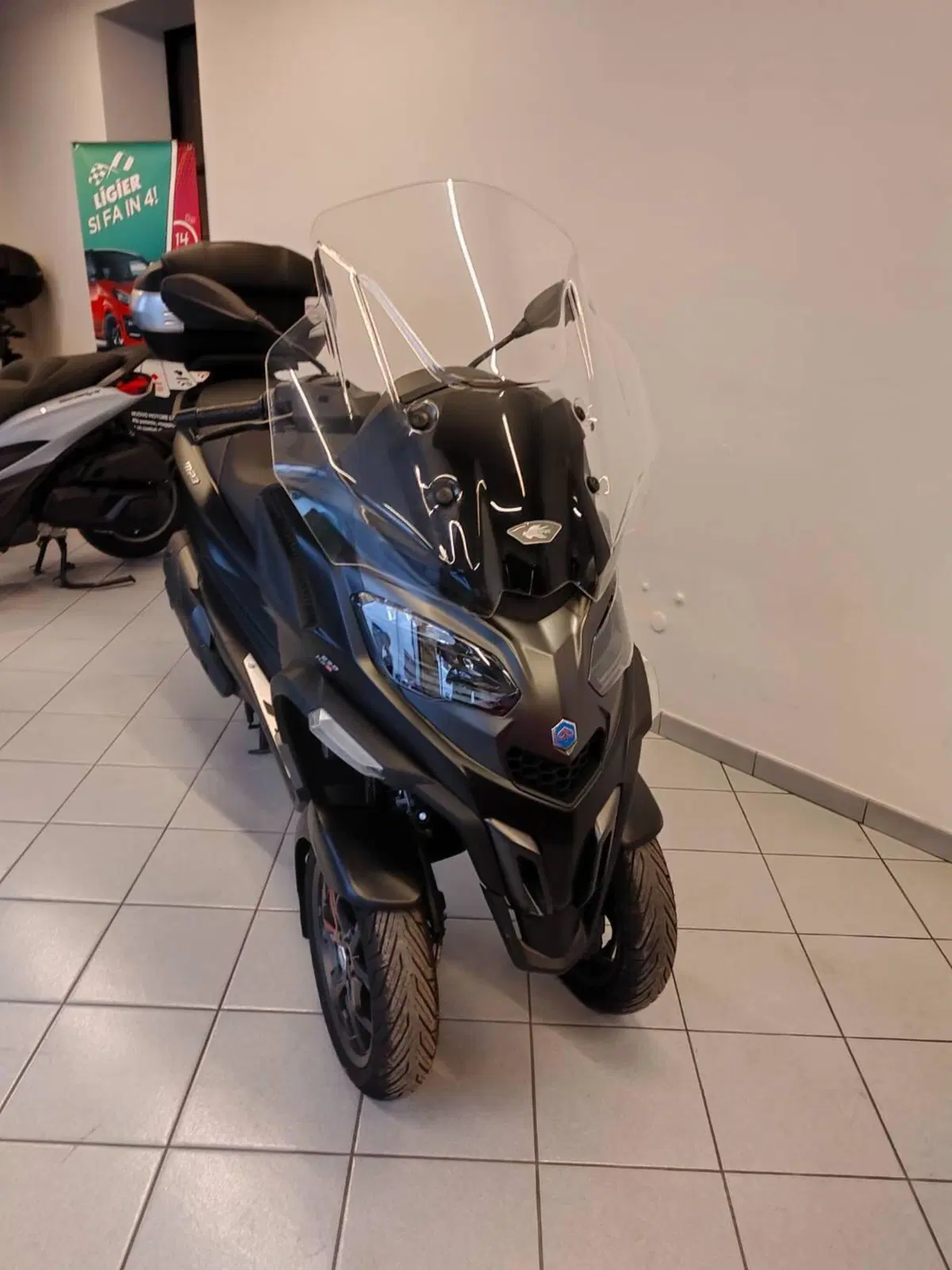 Piaggio MP3 530 ABS Hpe (2023 - 24) (3)