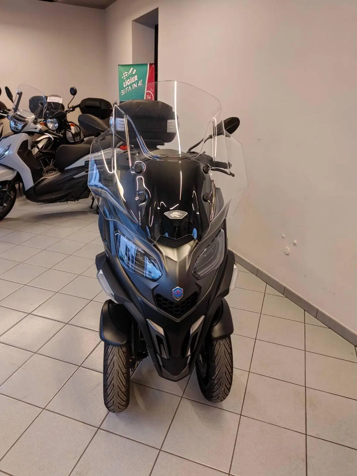 Piaggio MP3 530 ABS Hpe (2023 - 24) (4)