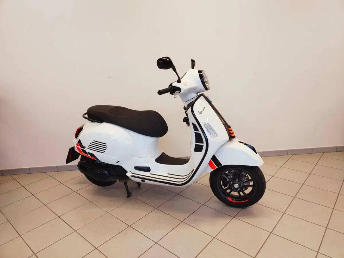 Vespa GTS 125 Supersport (2025 - 26) (2)