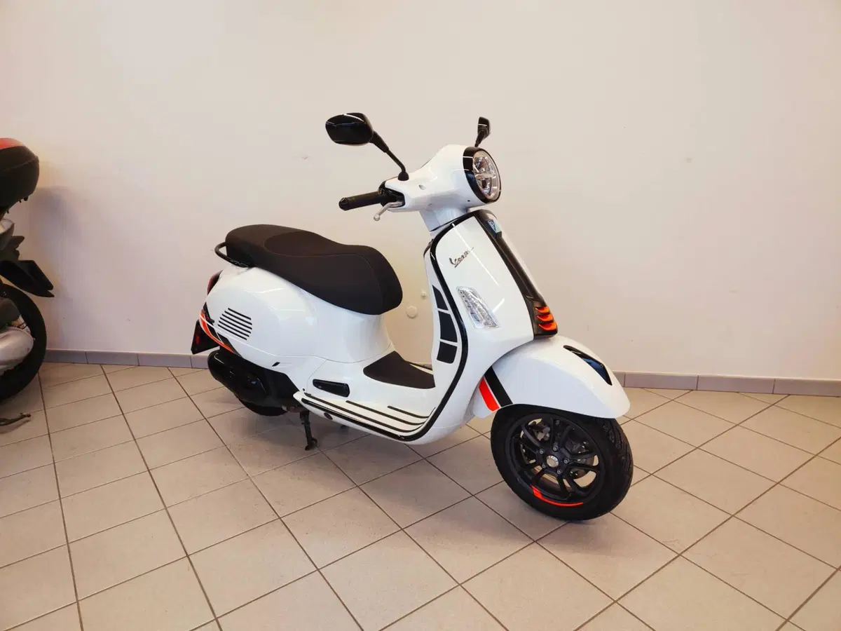 Vespa GTS 125 Supersport (2025 - 26) (3)