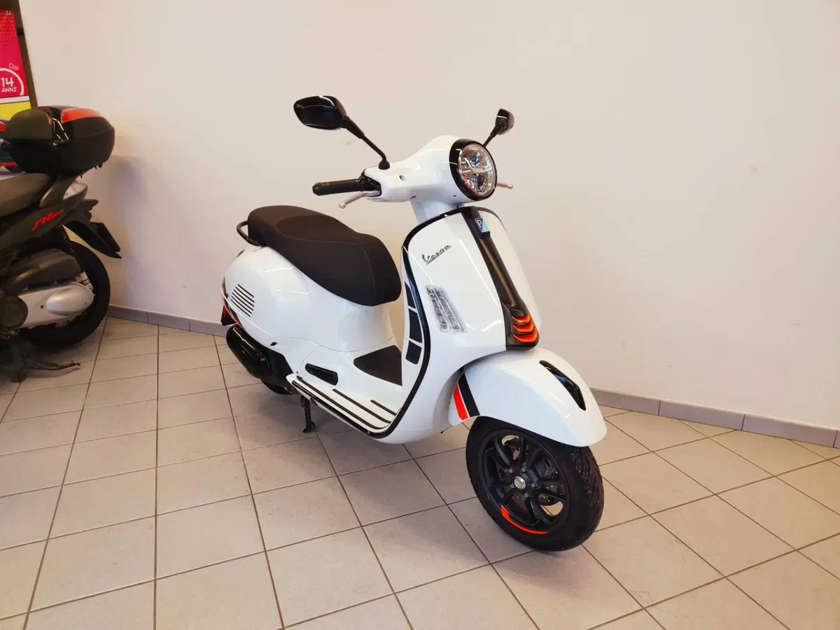 Vespa GTS 125 Supersport (2025 - 26) (4)