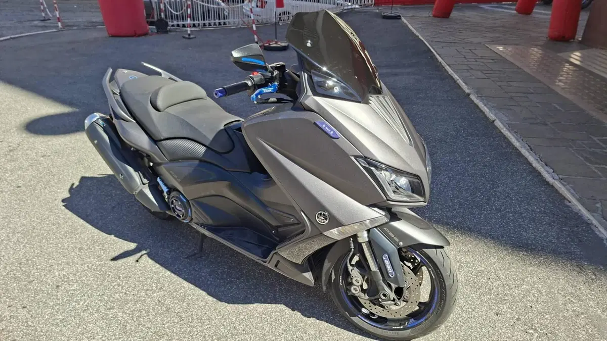 Yamaha T-Max 530 Iron Max (2014 - 17) (2)
