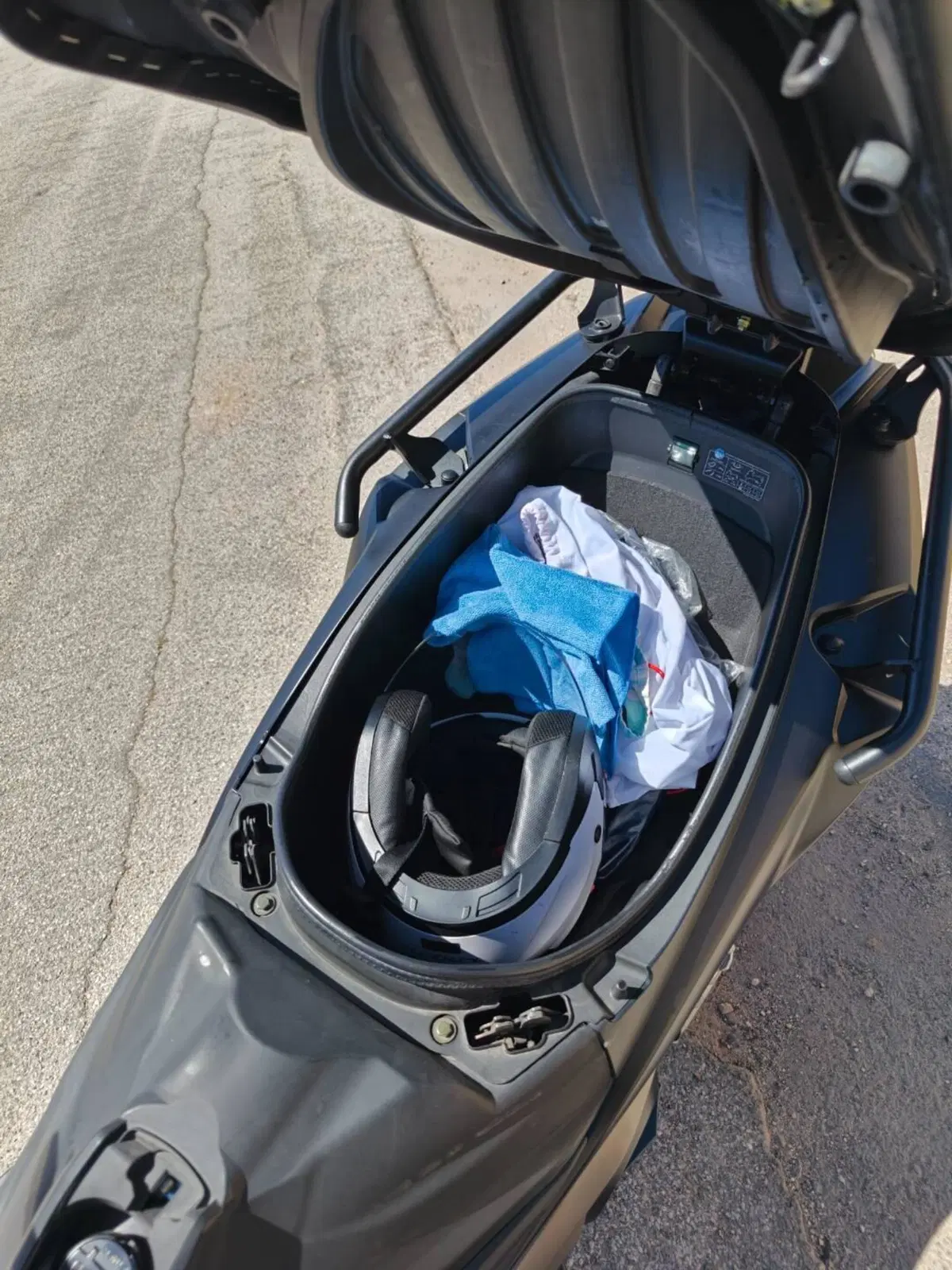 Kymco AK 550 ETS (2021 - 26) (8)