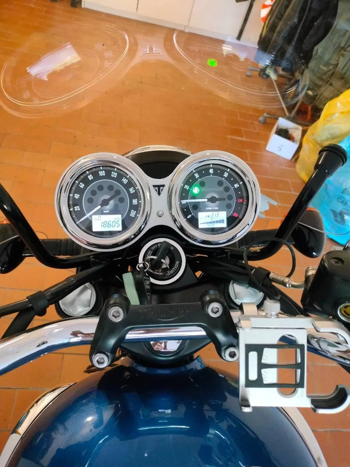 Triumph Bonneville T100 (2021 - 25) (6)