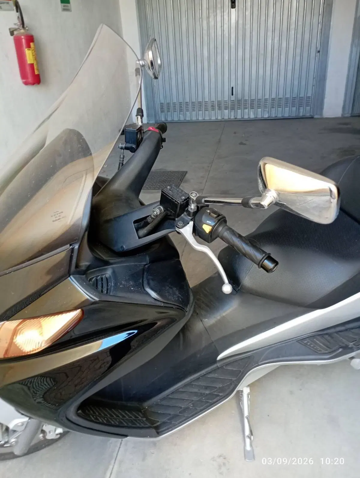 Suzuki Burgman AN 400 (2001 - 02) (8)