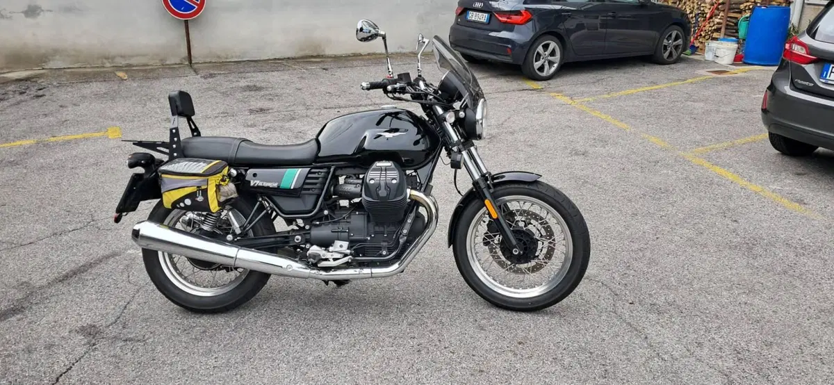 Moto Guzzi V7 III Special (2017 - 20) (4)