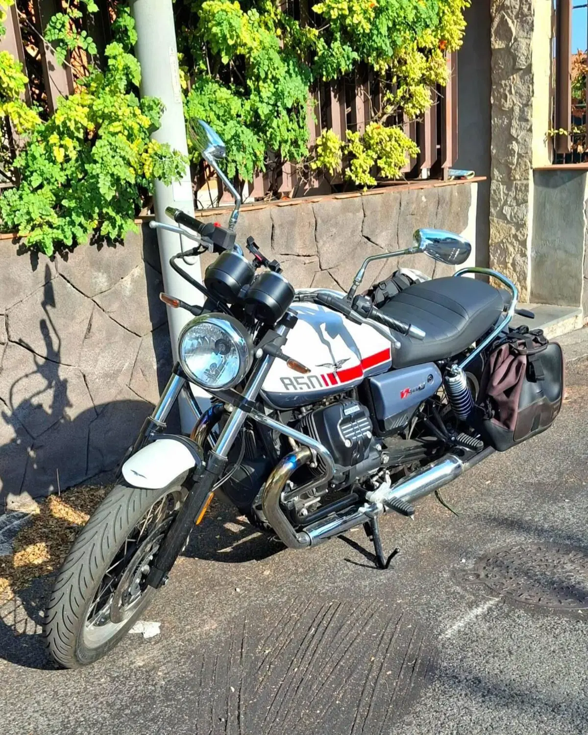Moto Guzzi V7 Stone Special Edition (2022 - 25)
