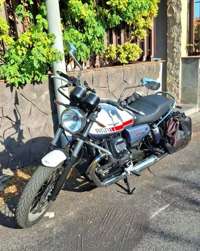 Moto Guzzi V7 Stone Special Edition (2022 - 25) usata