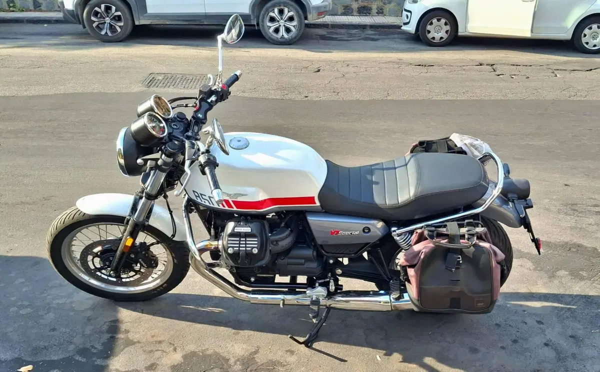 Moto Guzzi V7 Stone Special Edition (2022 - 25) (3)