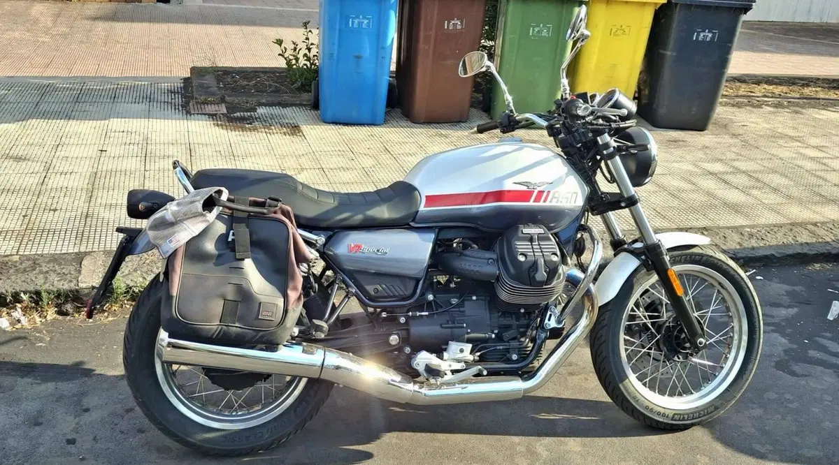 Moto Guzzi V7 Stone Special Edition (2022 - 25) (4)