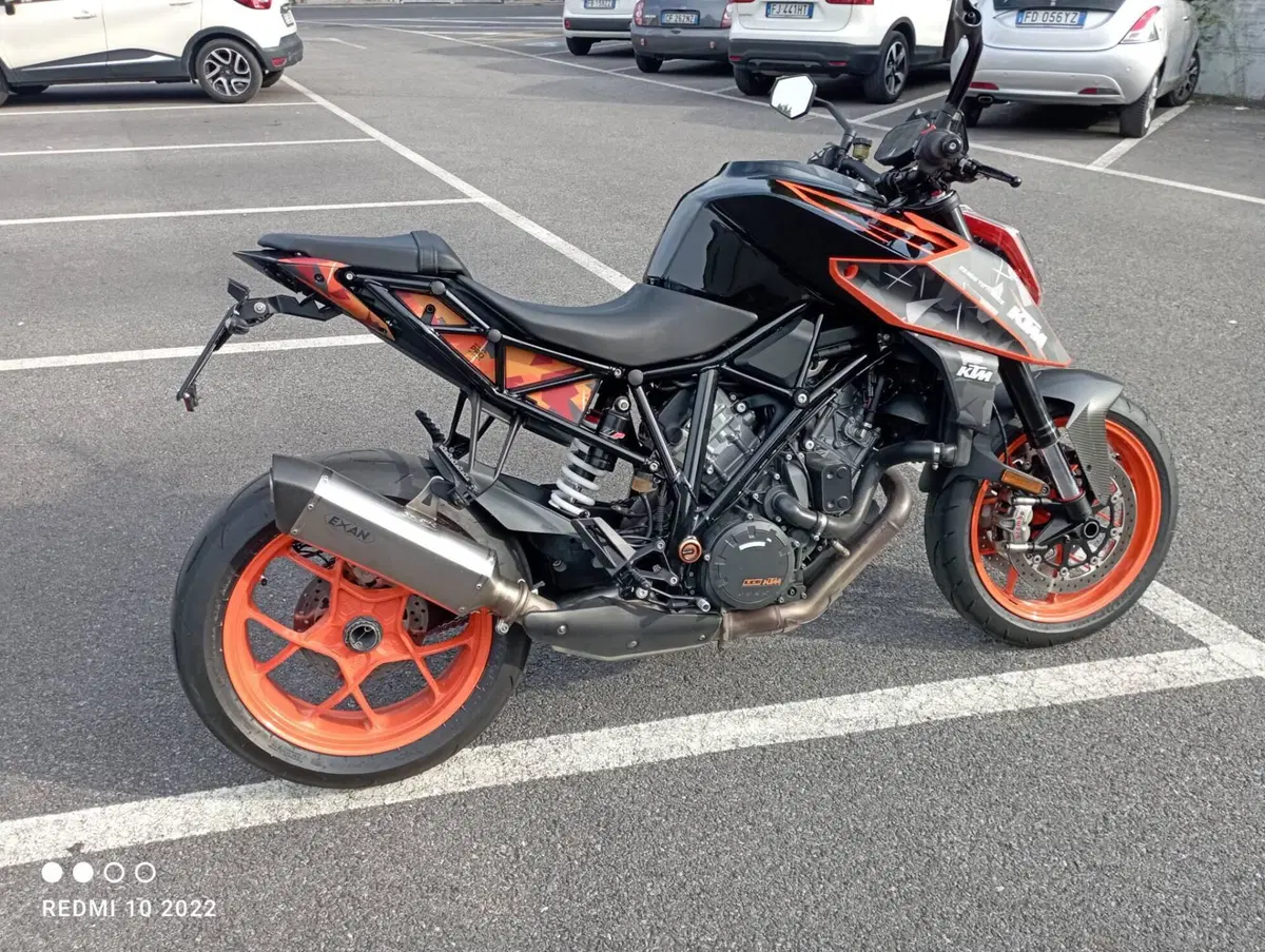 KTM 1290 Super Duke R (2019) (2)
