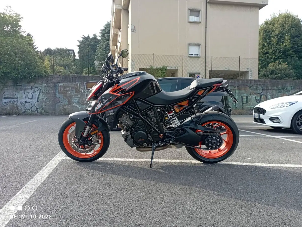 KTM 1290 Super Duke R (2019) (8)