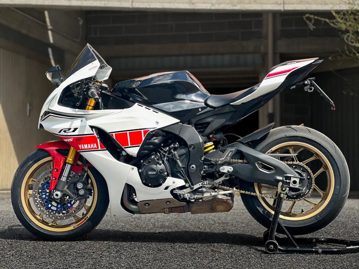 Yamaha YZF R1 World GP 60th Anniversary (2022 - 23) (5)