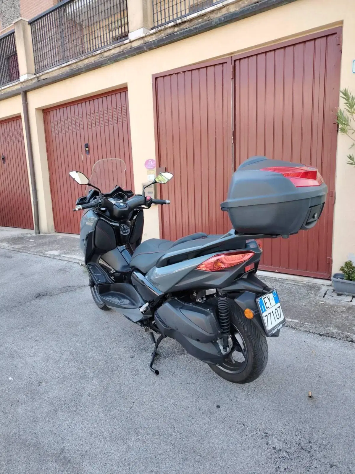 Yamaha X-Max 300 Tech Max (2021 - 24) (2)