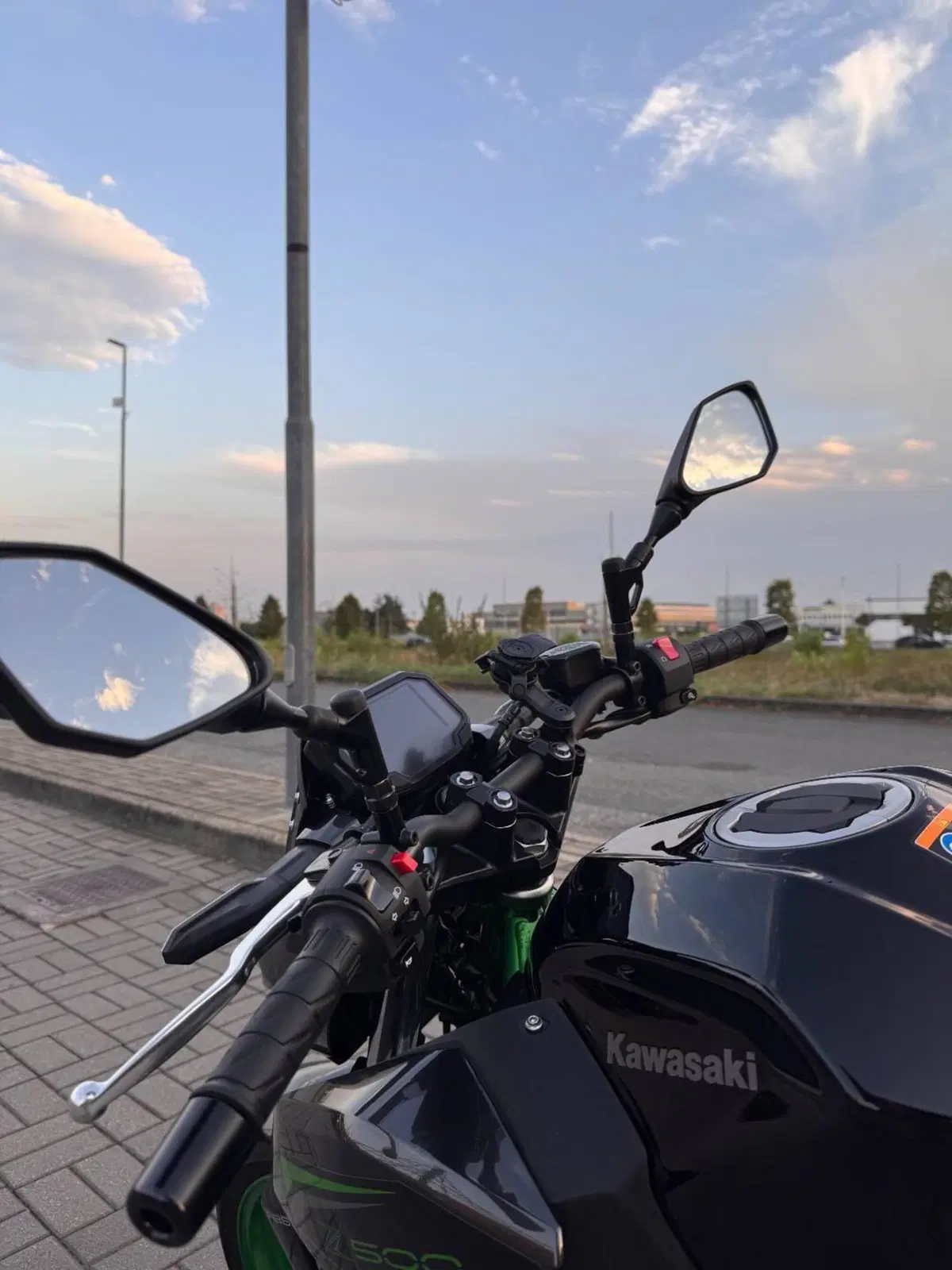 Kawasaki Z 500 SE (2024 - 26) (2)