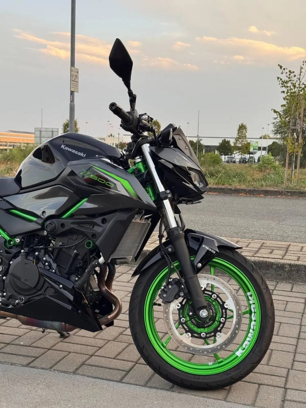 Kawasaki Z 500 SE (2024 - 26) (4)