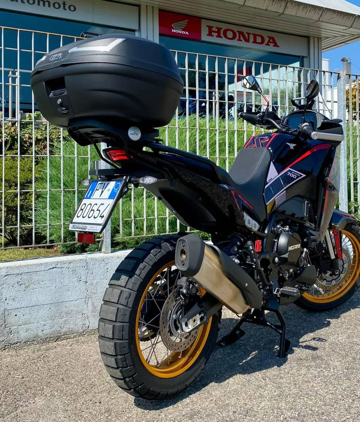 Moto Morini X-Cape 700 Gold Edition (2025 - 26) (4)