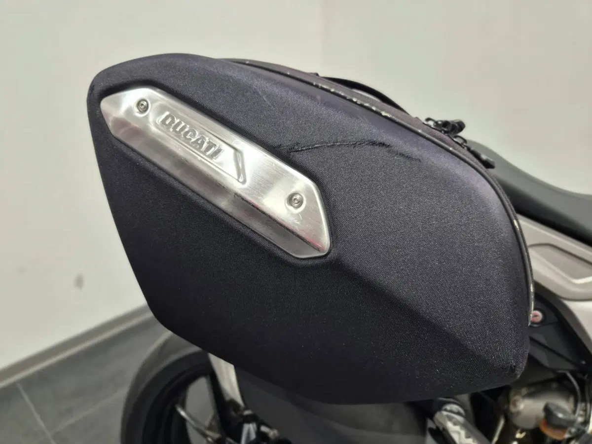 Ducati Hypermotard 939 (2016 - 18) (9)