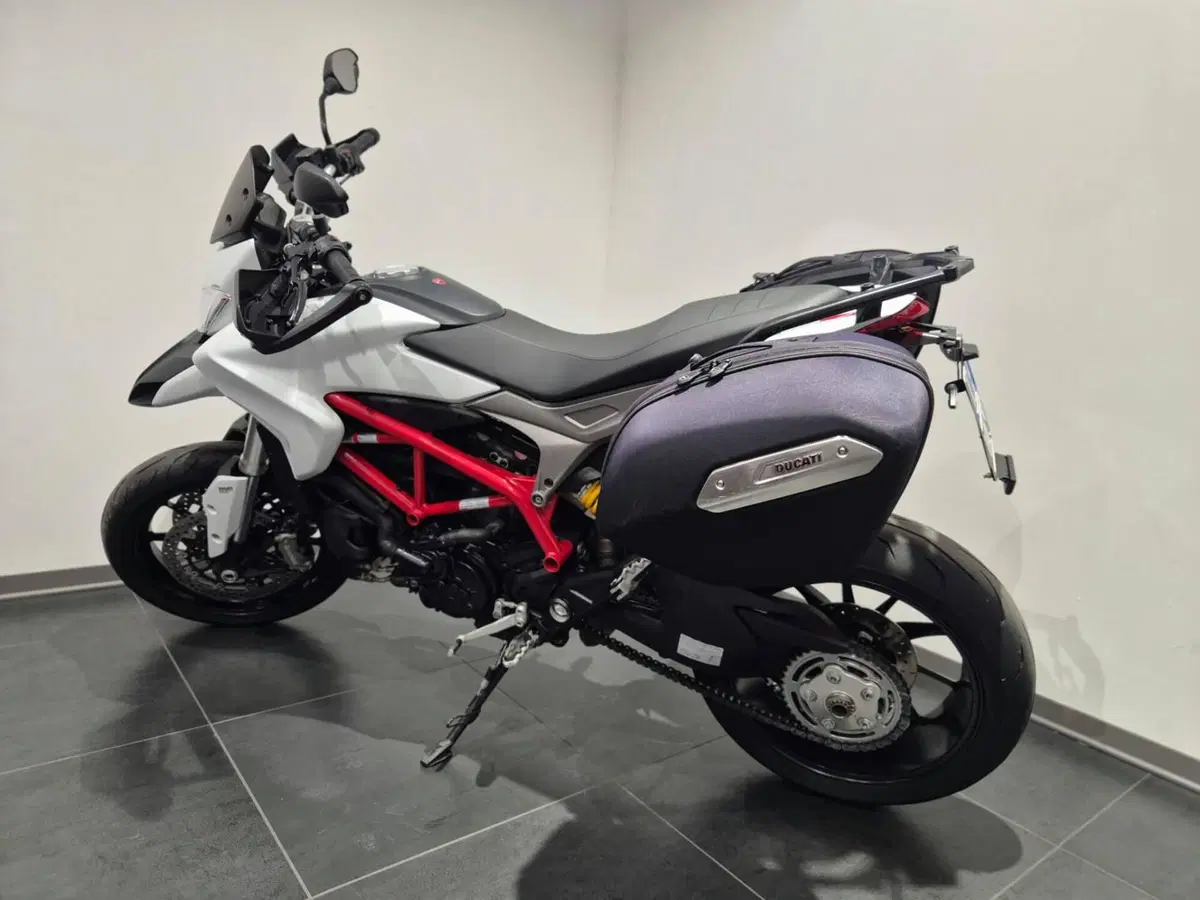 Ducati Hypermotard 939 (2016 - 18) (5)
