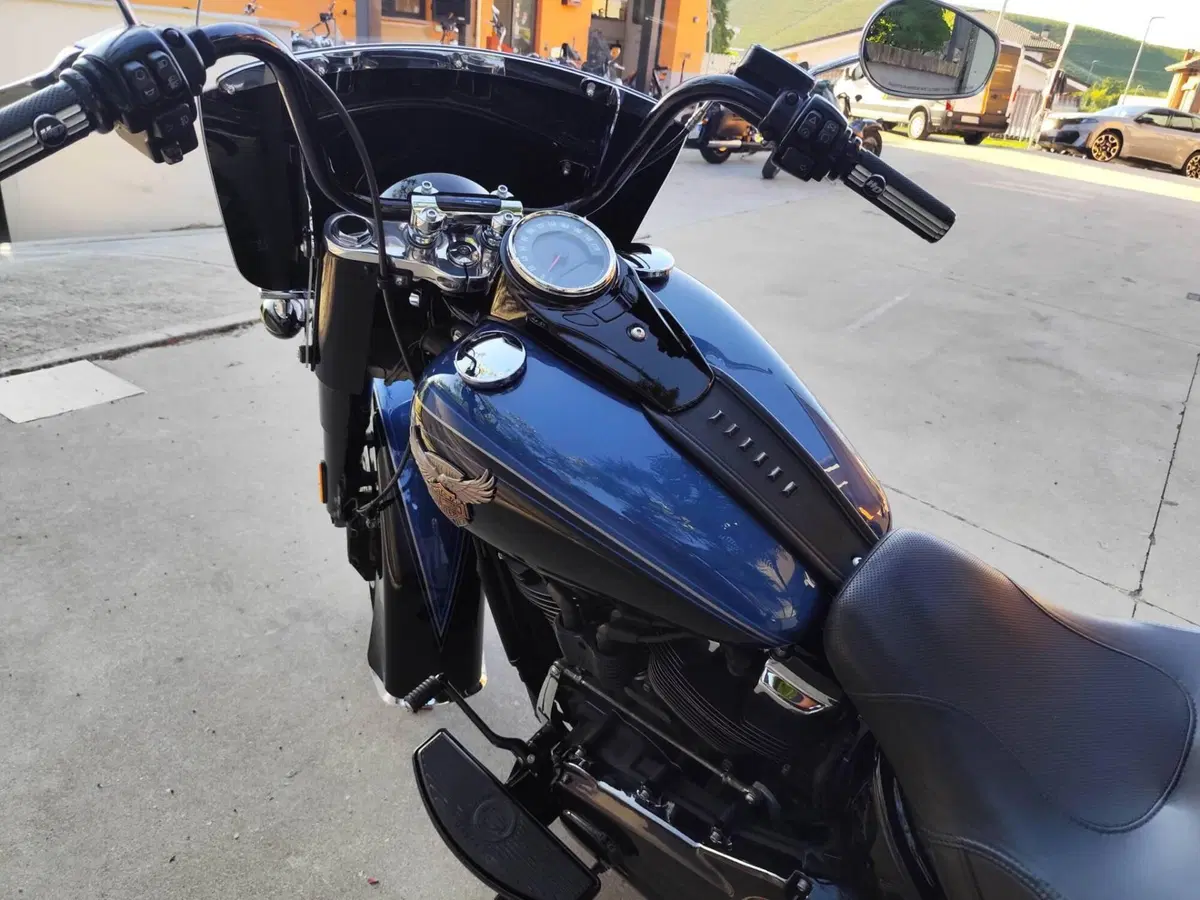 Harley-Davidson 114 Heritage Classic (2018 - 20) - FLHCS (6)