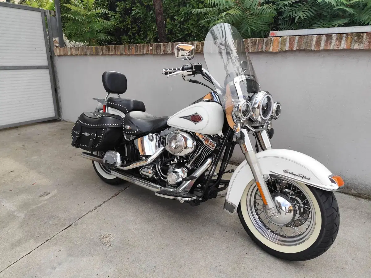 Harley-Davidson 1450 Heritage Classic (1999 - 02) - FLSTC (2)